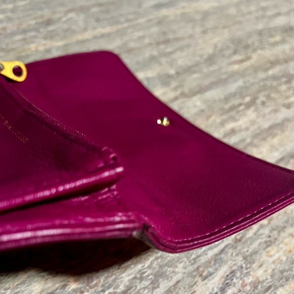 Marc by Marc Jacobs magenta pink pebble grain leather trifold wallet - Picture 9 of 16